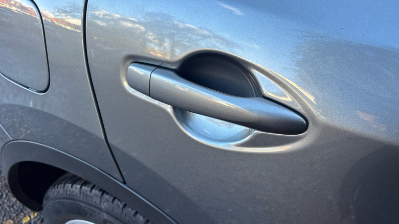 Nissan Qashqai 1.3 DiG-T Acenta Premium 5dr Petrol Hatchback